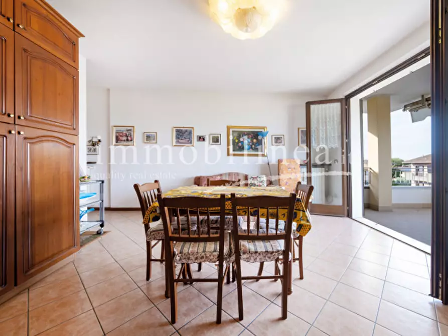 Immagine 21 di Appartamento in vendita  in VIA SAN ZENO Piano 2-3 a Bardolino