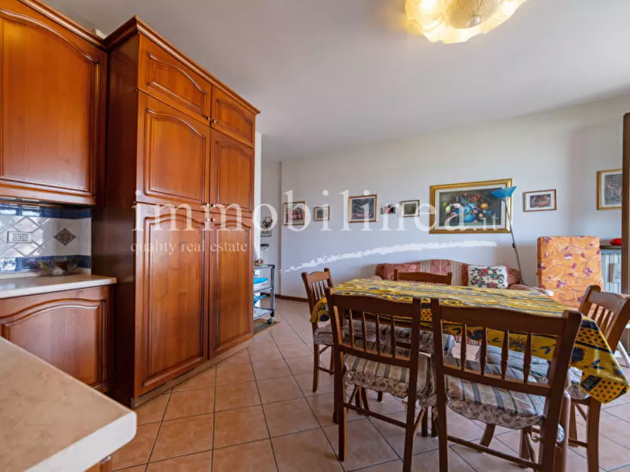 Immagine 22 di Appartamento in vendita  in VIA SAN ZENO Piano 2-3 a Bardolino