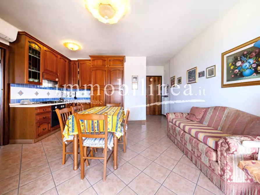 Immagine 25 di Appartamento in vendita  in VIA SAN ZENO Piano 2-3 a Bardolino