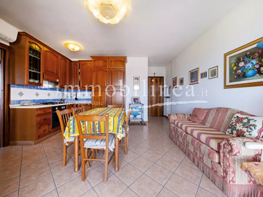 Immagine 25 di Appartamento in vendita  in VIA SAN ZENO Piano 2-3 a Bardolino