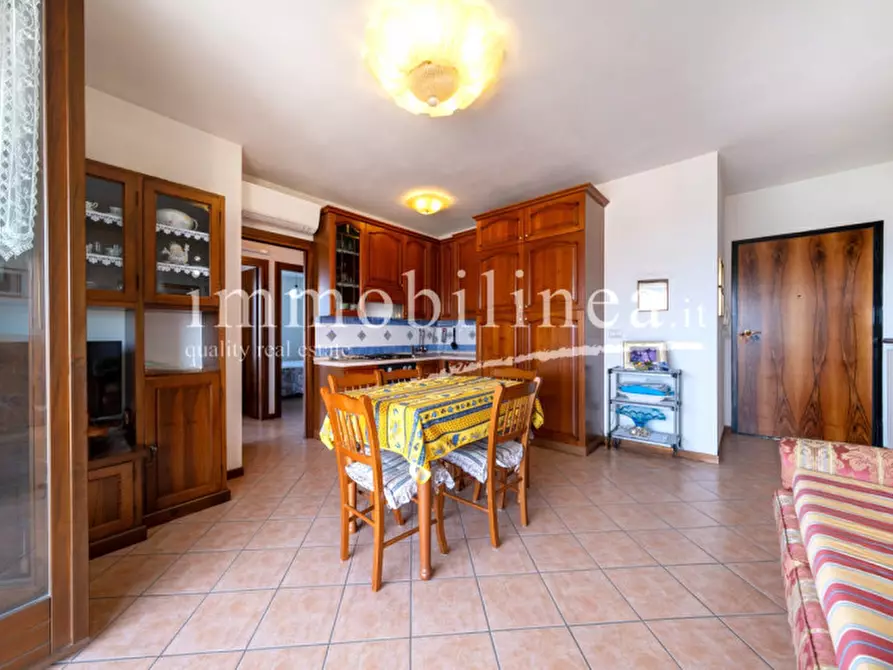 Immagine 26 di Appartamento in vendita  in VIA SAN ZENO Piano 2-3 a Bardolino