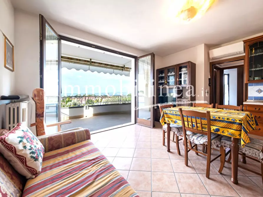 Immagine 29 di Appartamento in vendita  in VIA SAN ZENO Piano 2-3 a Bardolino