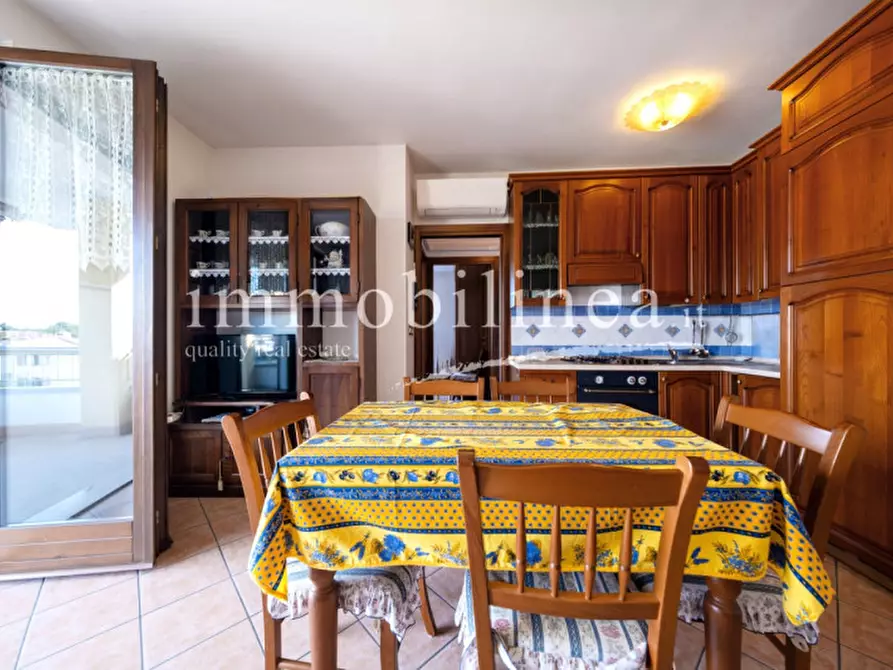 Immagine 31 di Appartamento in vendita  in VIA SAN ZENO Piano 2-3 a Bardolino