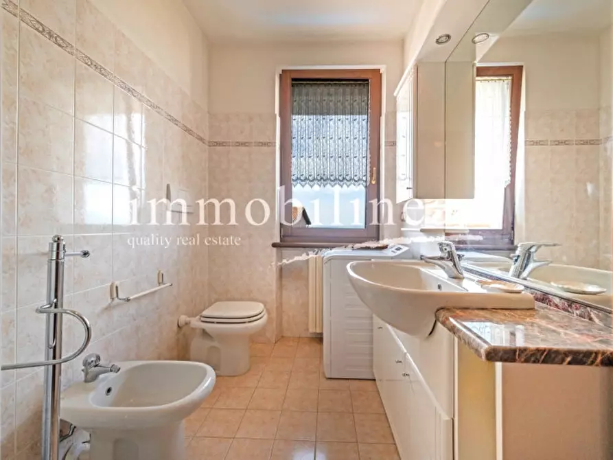 Immagine 33 di Appartamento in vendita  in VIA SAN ZENO Piano 2-3 a Bardolino