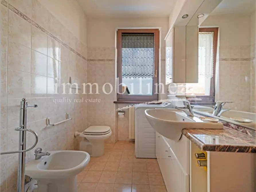 Immagine 33 di Appartamento in vendita  in VIA SAN ZENO Piano 2-3 a Bardolino