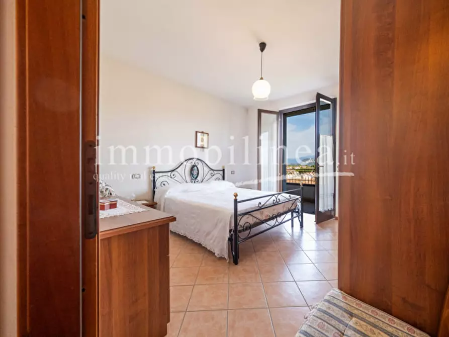 Immagine 35 di Appartamento in vendita  in VIA SAN ZENO Piano 2-3 a Bardolino