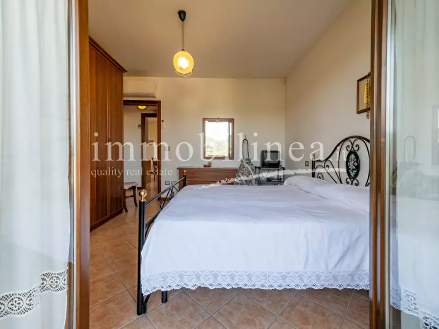 Immagine 37 di Appartamento in vendita  in VIA SAN ZENO Piano 2-3 a Bardolino