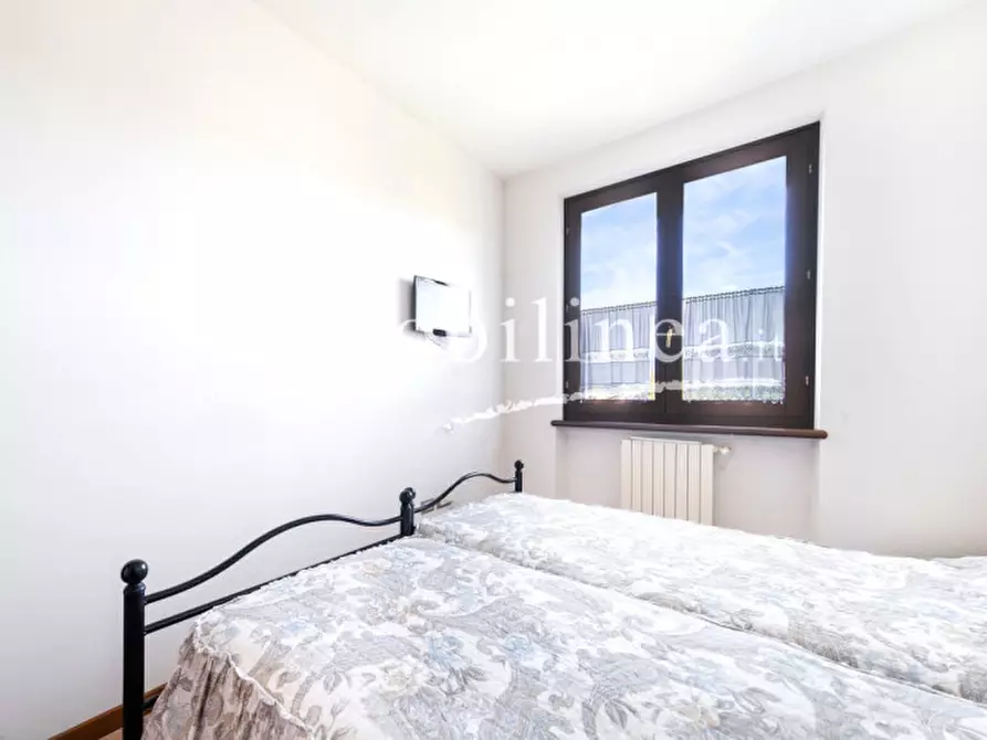 Immagine 40 di Appartamento in vendita  in VIA SAN ZENO Piano 2-3 a Bardolino