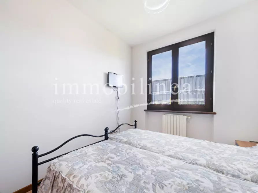 Immagine 40 di Appartamento in vendita  in VIA SAN ZENO Piano 2-3 a Bardolino
