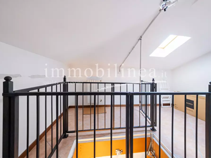 Immagine 45 di Appartamento in vendita  in VIA SAN ZENO Piano 2-3 a Bardolino