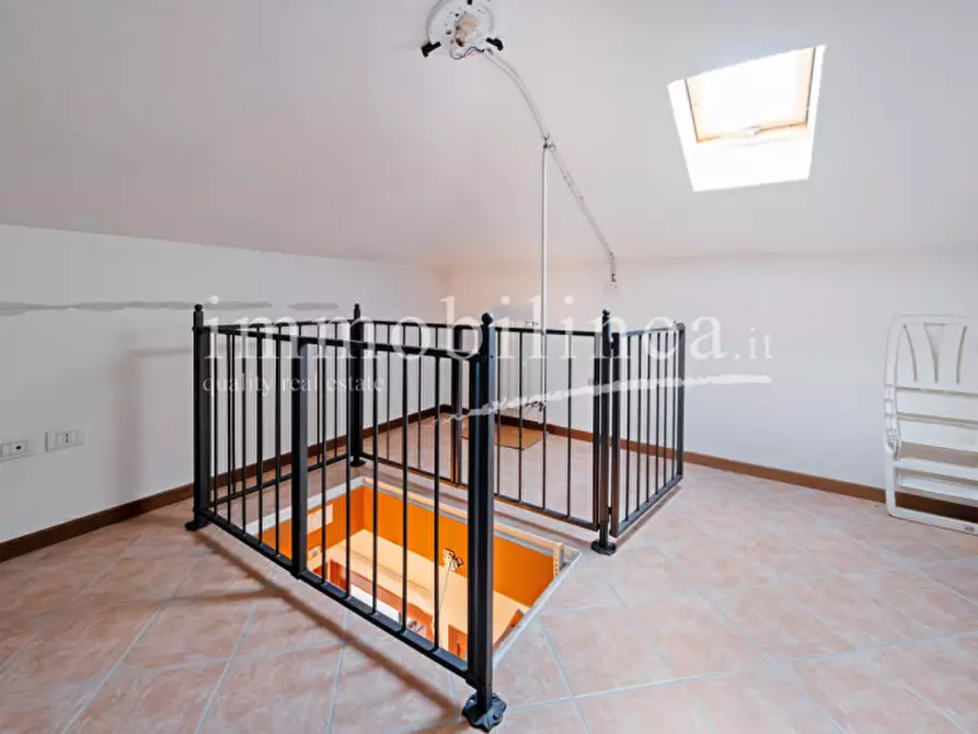 Immagine 46 di Appartamento in vendita  in VIA SAN ZENO Piano 2-3 a Bardolino