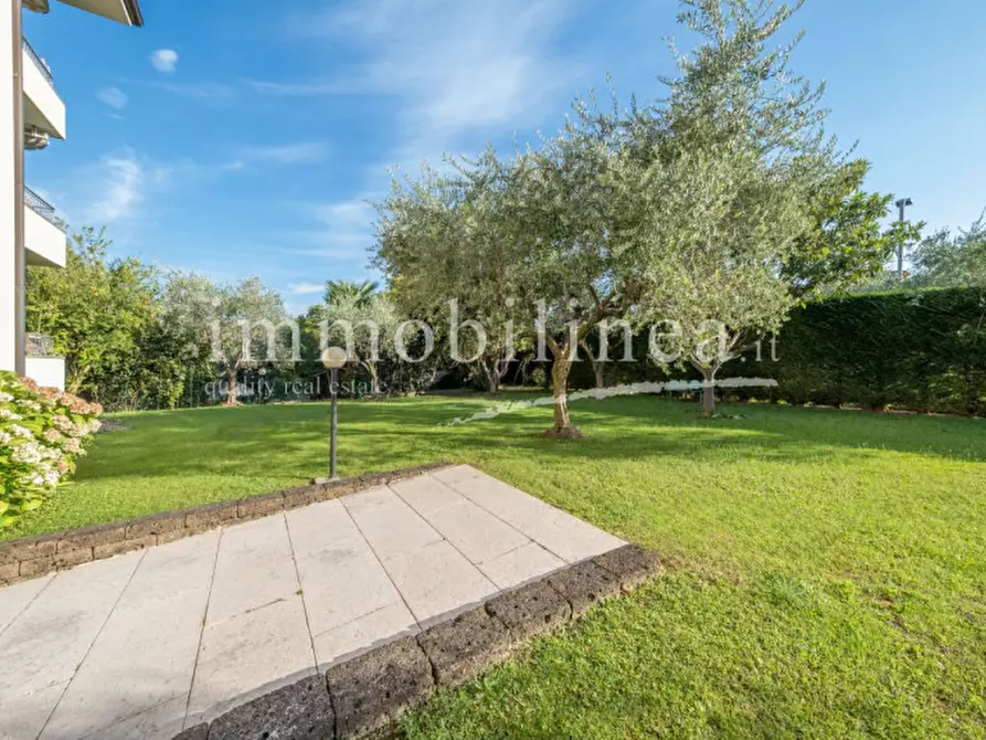 Immagine 52 di Appartamento in vendita  in VIA SAN ZENO Piano 2-3 a Bardolino