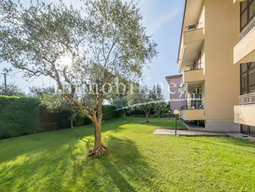 Immagine 55 di Appartamento in vendita  in VIA SAN ZENO Piano 2-3 a Bardolino