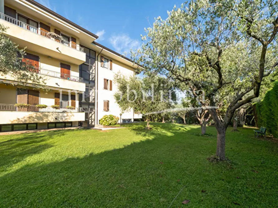 Immagine 58 di Appartamento in vendita  in VIA SAN ZENO Piano 2-3 a Bardolino