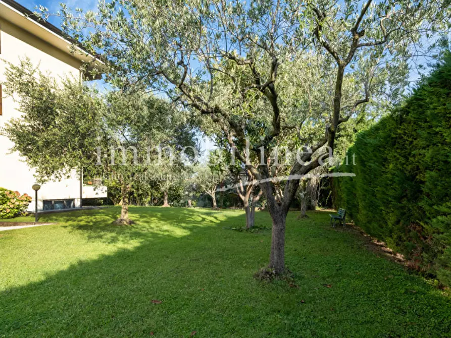 Immagine 59 di Appartamento in vendita  in VIA SAN ZENO Piano 2-3 a Bardolino