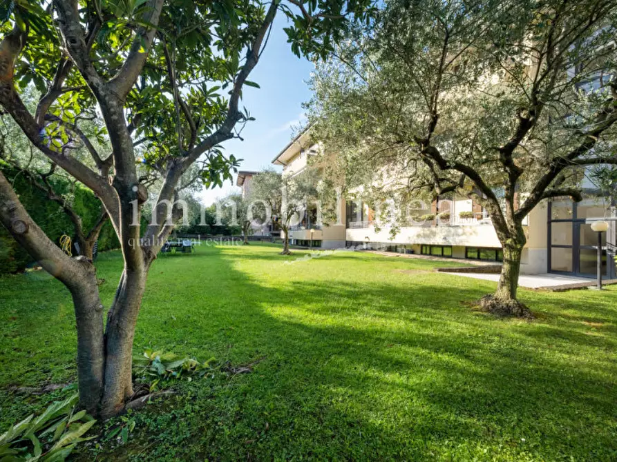 Immagine 60 di Appartamento in vendita  in VIA SAN ZENO Piano 2-3 a Bardolino