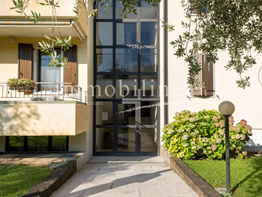 Immagine 61 di Appartamento in vendita  in VIA SAN ZENO Piano 2-3 a Bardolino