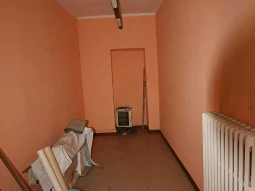 Immagine 3 di Ufficio in vendita  a Sinalunga