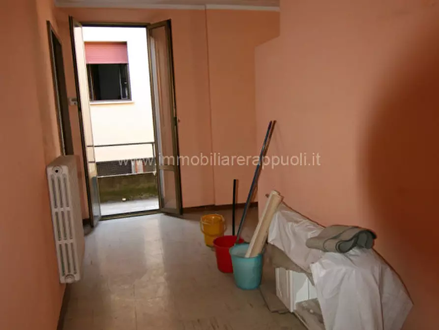 Immagine 4 di Ufficio in vendita  a Sinalunga