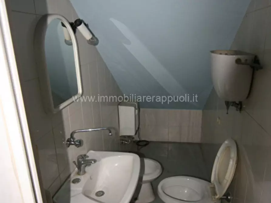 Immagine 6 di Ufficio in vendita  a Sinalunga