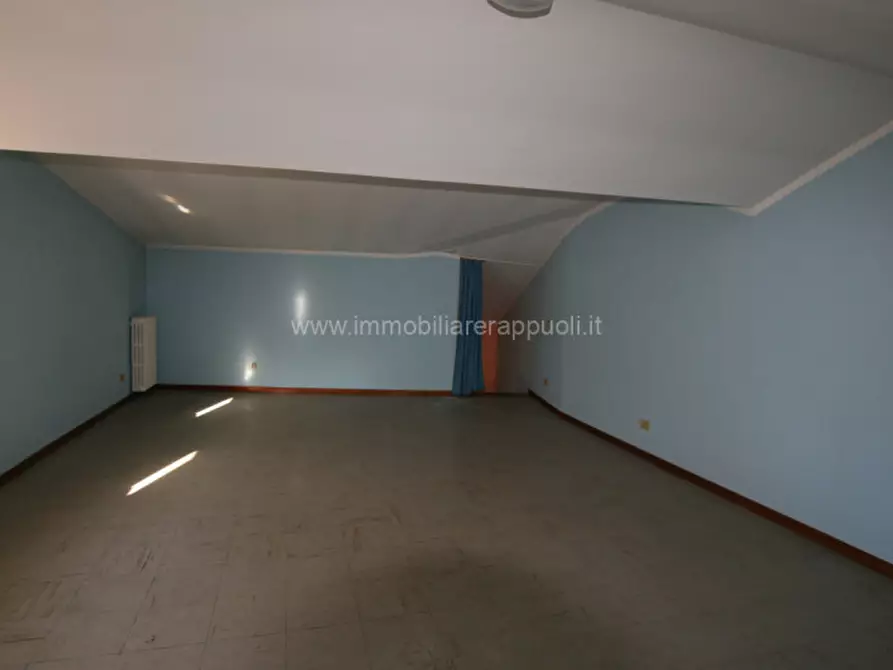 Immagine 12 di Ufficio in vendita  a Sinalunga