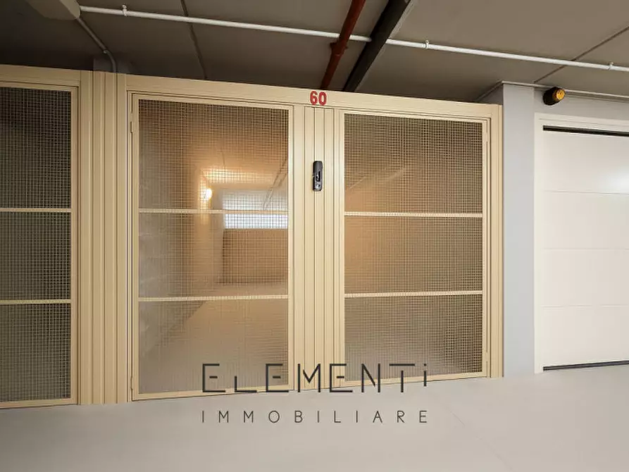 Immagine 3 di Garage in vendita  in Via Centro 4 a Verona