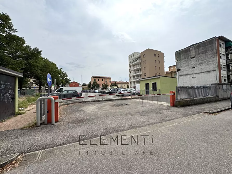 Immagine 5 di Garage in vendita  in Via Centro 4 a Verona