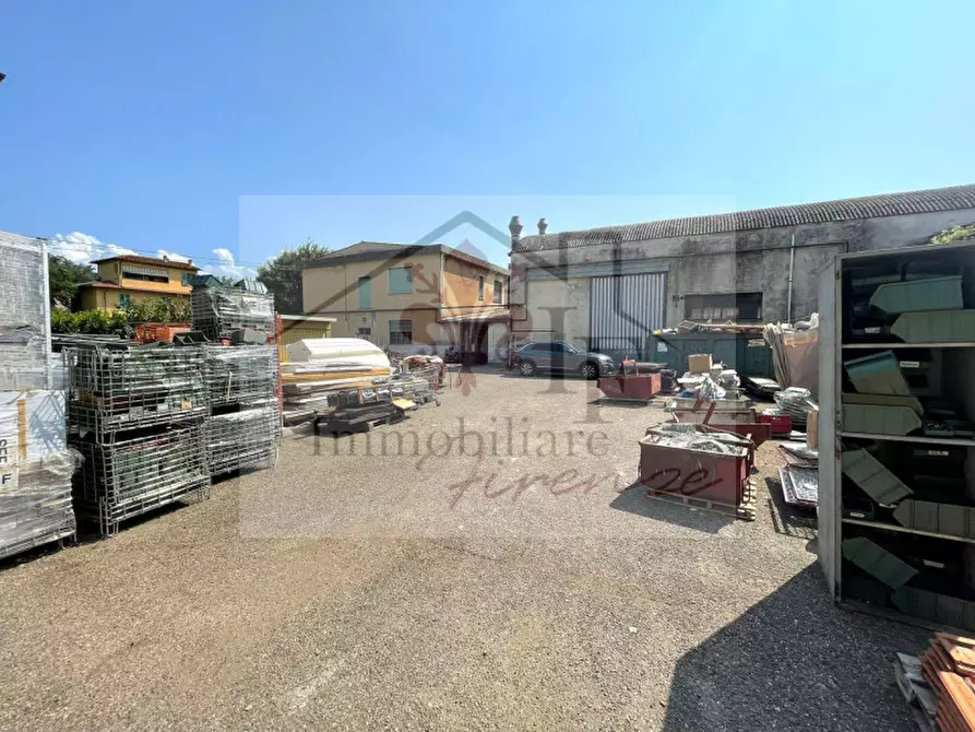 Immagine 2 di Laboratorio in vendita  in Via Trento 446 a Campi Bisenzio