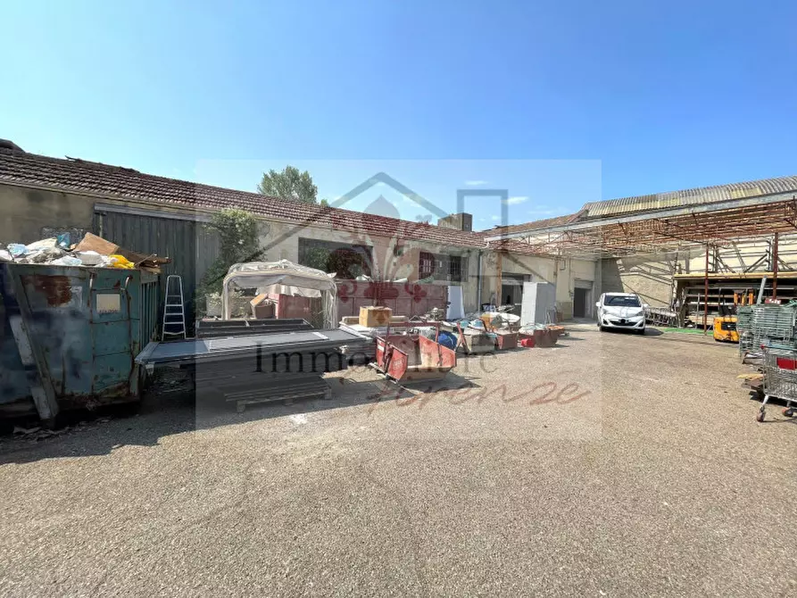 Immagine 3 di Laboratorio in vendita  in Via Trento 446 a Campi Bisenzio