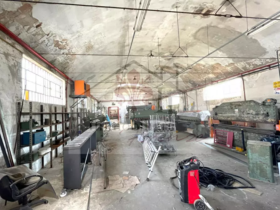 Immagine 5 di Laboratorio in vendita  in Via Trento 446 a Campi Bisenzio