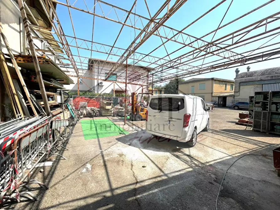 Immagine 7 di Laboratorio in vendita  in Via Trento 446 a Campi Bisenzio