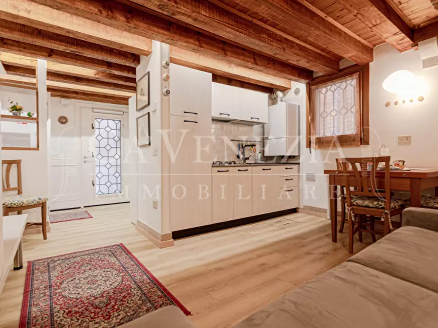 Immagine 2 di Appartamento in vendita  a Venezia