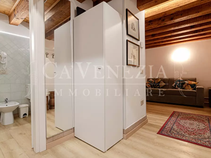 Immagine 4 di Appartamento in vendita  a Venezia