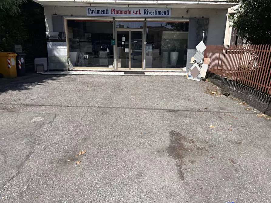 Immagine 1 di Negozio in vendita  a Vigonza