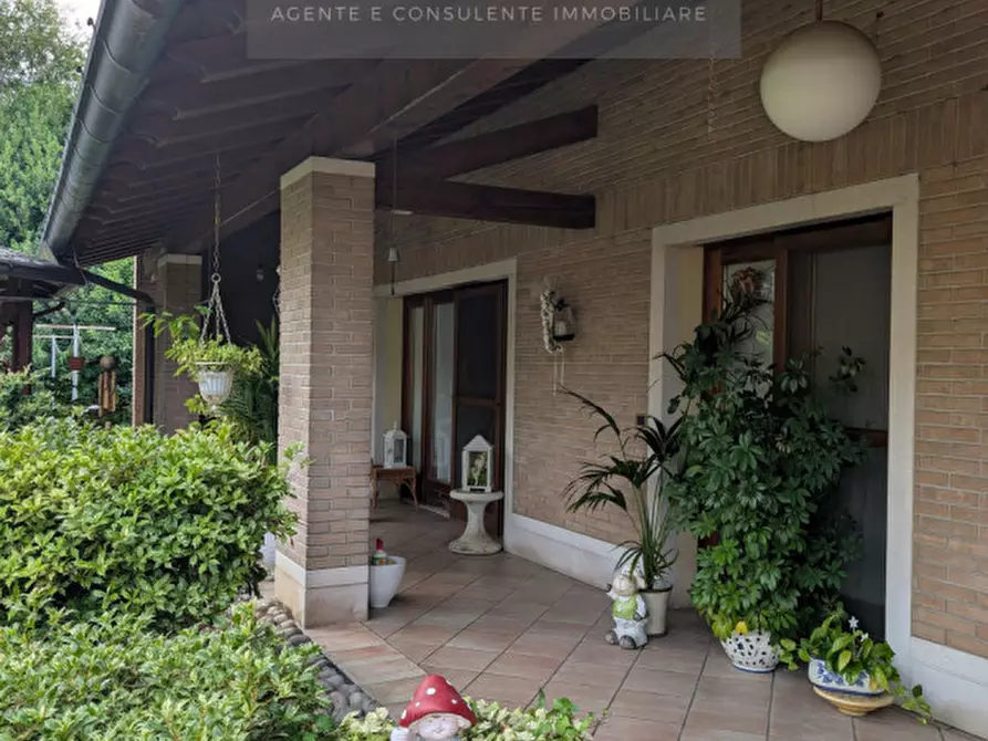 Immagine 1 di Villa in vendita  in Via dei Cappellari a Gaiarine