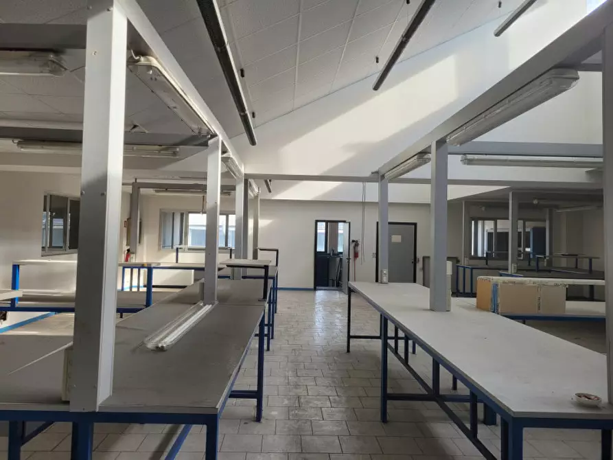 Immagine 7 di Capannone industriale in vendita  a Modena
