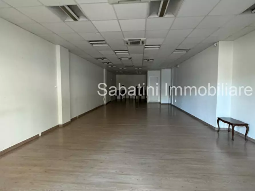 Immagine 5 di Negozio in affitto  in Piazza Duca d'Aosta, 40 a Pescara