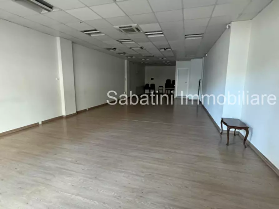 Immagine 6 di Negozio in affitto  in Piazza Duca d'Aosta, 40 a Pescara