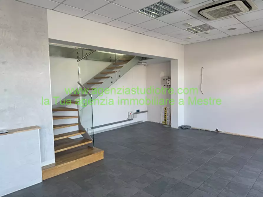 Immagine 2 di Negozio in affitto  in Via olmo a Martellago