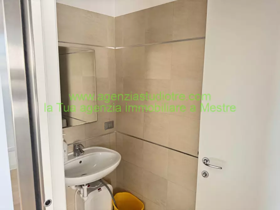 Immagine 18 di Negozio in affitto  in Via olmo a Martellago
