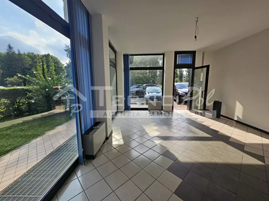 Immagine 1 di Negozio in affitto  a Cadoneghe