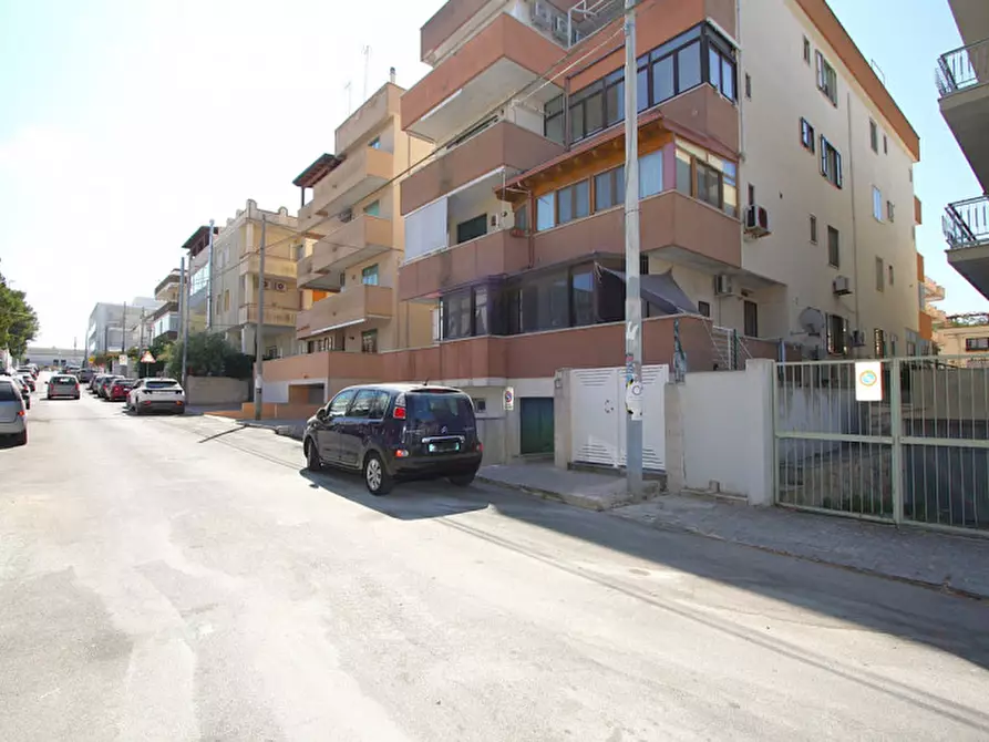 Immagine 2 di Garage in vendita  in Via Milano a Gallipoli