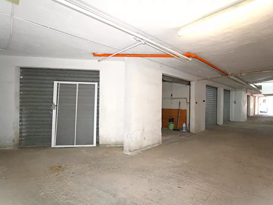 Immagine 9 di Garage in vendita  in Via Milano a Gallipoli