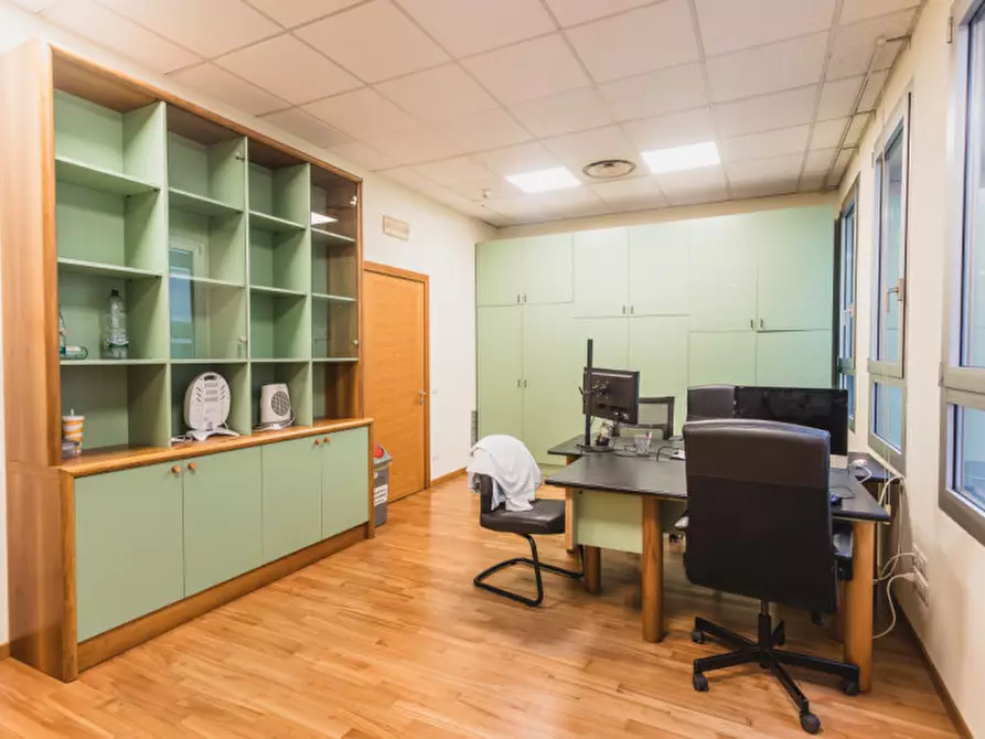 Immagine 13 di Ufficio in vendita  in Via vecchia Ferriera, 4 a Vicenza