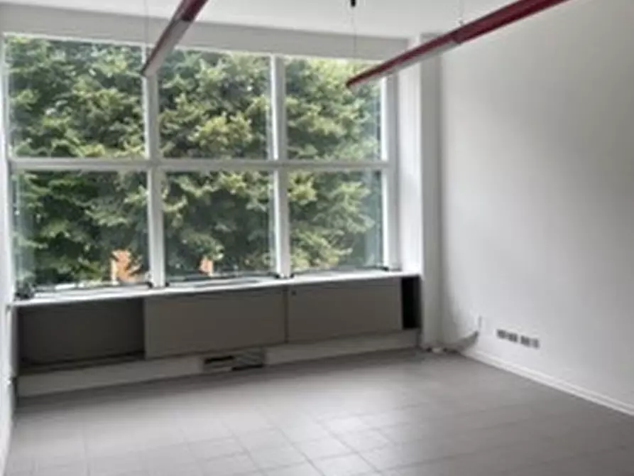 Immagine 1 di Ufficio in vendita  in Galleria Nazioni Unite a Vittorio Veneto