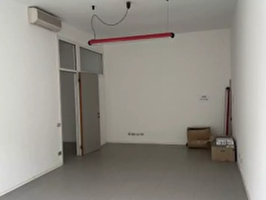 Immagine 3 di Ufficio in vendita  in Galleria Nazioni Unite a Vittorio Veneto
