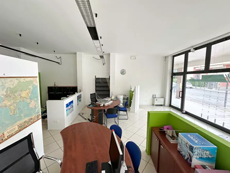 Immagine 5 di Negozio in vendita  in Corso delle Terme 25/A a Montegrotto Terme