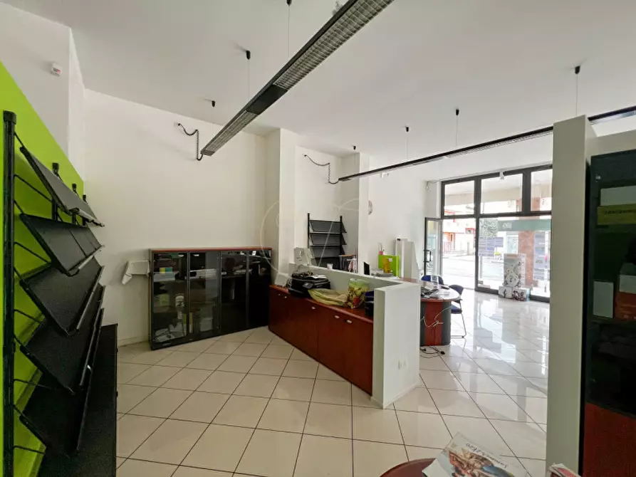 Immagine 9 di Negozio in vendita  in Corso delle Terme 25/A a Montegrotto Terme