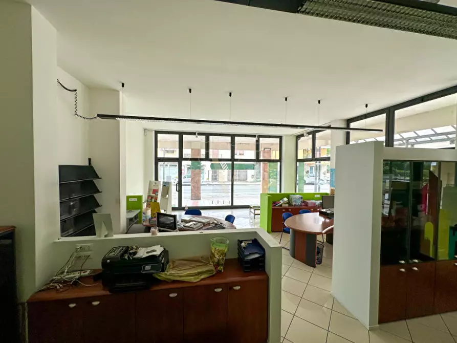 Immagine 14 di Negozio in vendita  in Corso delle Terme 25/A a Montegrotto Terme
