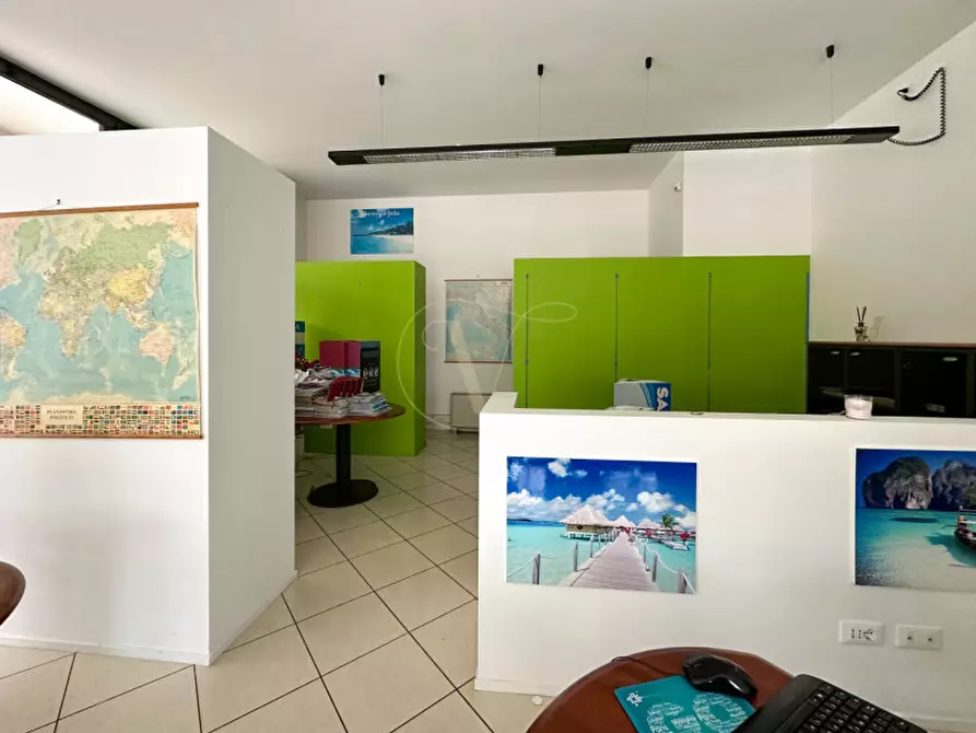 Immagine 15 di Negozio in vendita  in Corso delle Terme 25/A a Montegrotto Terme